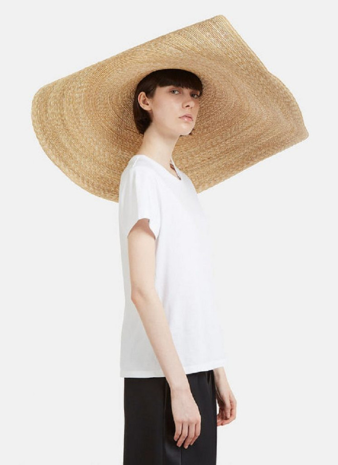 Mix đồ linh hoạt với mũ rộng vành “che cả thế giới” của Jacquemus ảnh 9