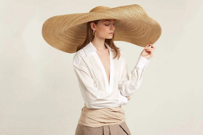 Mix đồ linh hoạt với mũ rộng vành “che cả thế giới” của Jacquemus ảnh 22