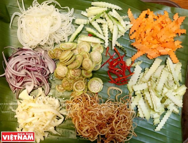 Năm hương vị khác nhau hội tụ trong gỏi ngũ sắc Nam Bộ ảnh 2