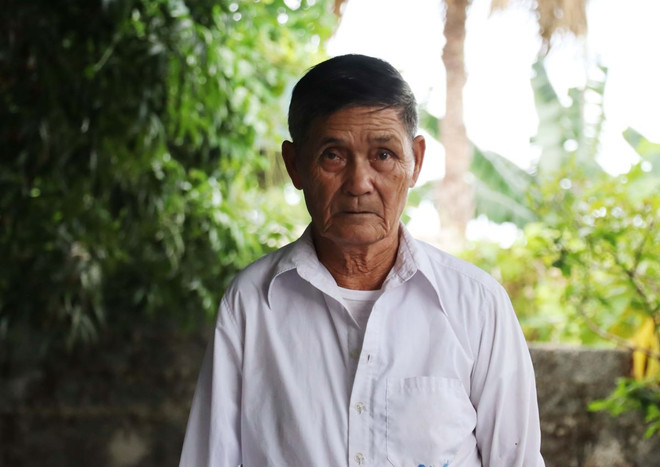 Ông Võ Quốc Phương (sinh năm 1951), Chi hội trưởng Chi hội Cựu chiến binh thôn Tân Văn, xã Thạch Văn, huyện Thạch Hà, bày tỏ lòng kính trọng và tiếc thương sâu sắc trước sự ra đi của Tổng Bí thư Nguyễn Phú Trọng. (Ảnh: Hoàng Ngà/TTXVN) ttxvn-quoc_tang_tong_bi_thu_nguyen_phu_trong4.jpg