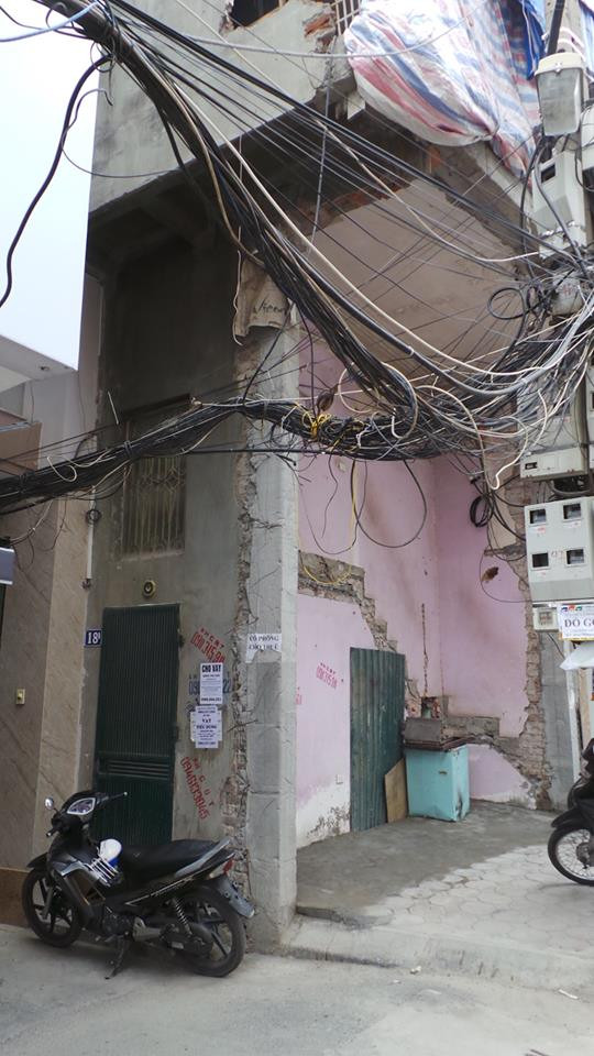 Ngỡ ngàng với dãy nhà siêu mỏng, siêu méo giữa lòng Hà Nội ảnh 7