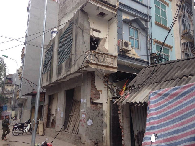 Ngỡ ngàng với dãy nhà siêu mỏng, siêu méo giữa lòng Hà Nội ảnh 1