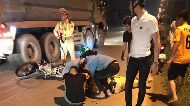Hiện trường vụ việc (Ảnh: Beatvn) Cảnh sát giao thông bị xe máy tông gục khi đang làm nhiệm vụ ảnh 1