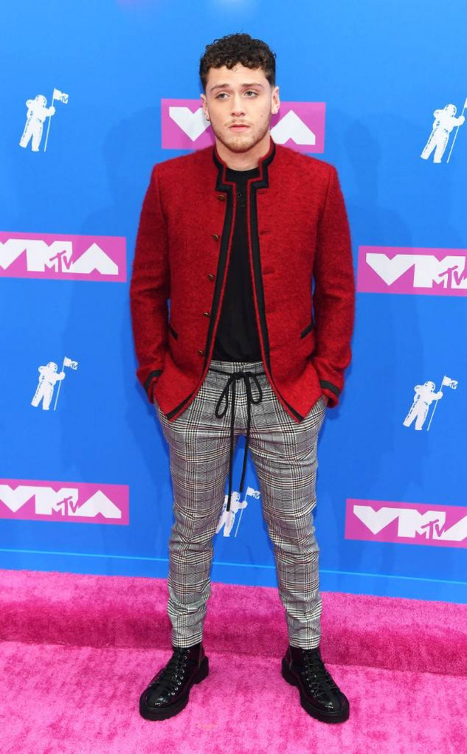 Xuyên thấu và ánh kim “ganh đua” trên thảm hồng đêm trao giải VMA ảnh 25