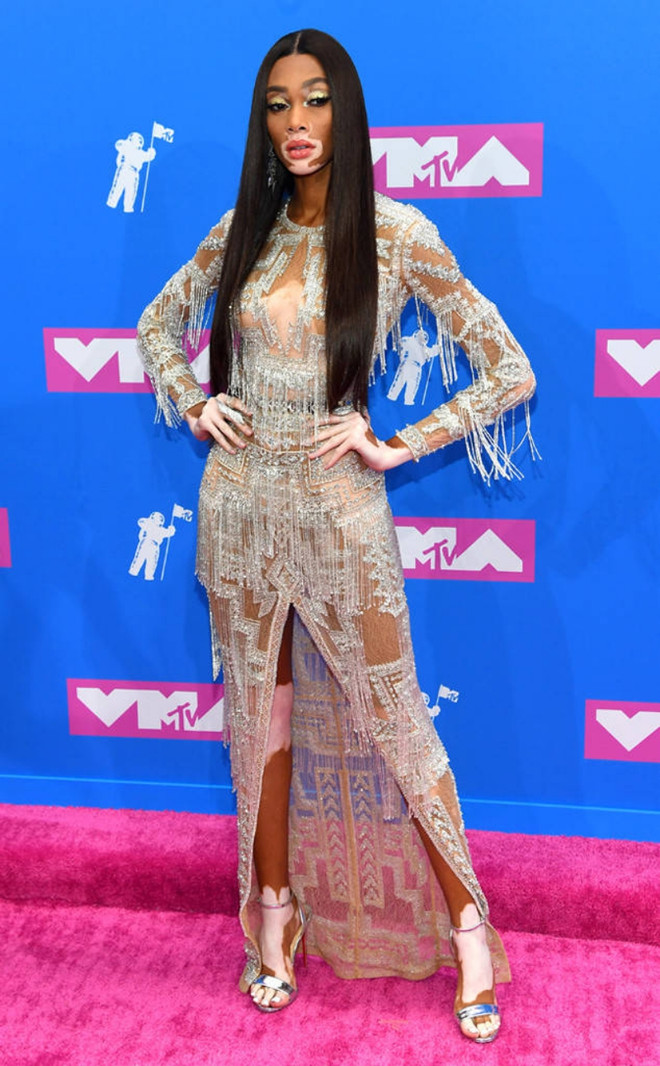 Xuyên thấu và ánh kim “ganh đua” trên thảm hồng đêm trao giải VMA ảnh 9