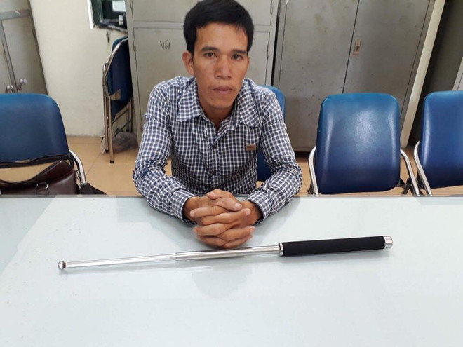 Bắt đối tượng mang côn 3 khúc theo người để "phòng thân" ảnh 1