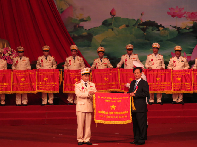 Năm mới nhìn lại những dấu ấn của Công an Hà Nội ảnh 1