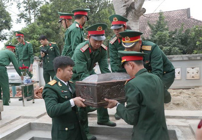 Quảng Trị truy điệu và án táng hài cốt liệt sỹ cất bốc ở Hướng Hóa ảnh 1