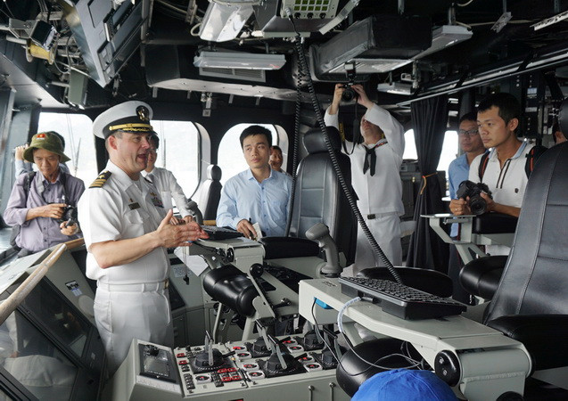 Tàu khu trục Mỹ cập cảnh Cam Ranh tham gia giao lưu hải quân ảnh 3