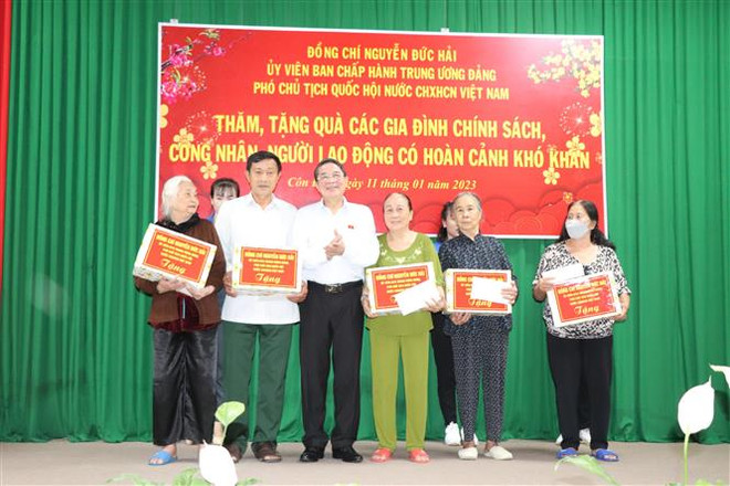 Phó Chủ tịch Quốc hội chúc Tết cán bộ, chiến sỹ, nhân dân Côn Đảo ảnh 1