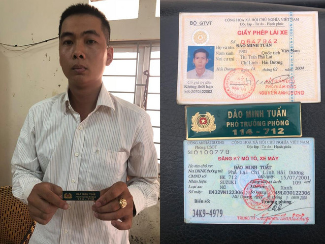 Tuấn và tang vật bao gồm số hiệu Công an nhân dân giả. (Ảnh: CQCN) Hà Nội: Mạo danh công an để ‘xin xe vi phạm’ cho bạn ảnh 1