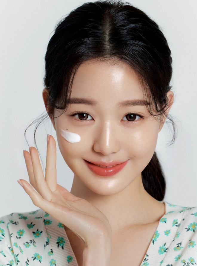 Thoa retinol thế nào để da không bong tróc trong mùa hanh khô? ảnh 3