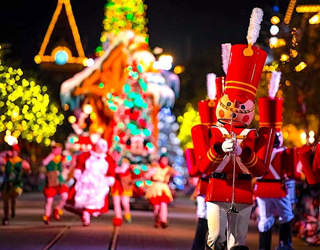 Rộn ràng Năm mới không COVID tại thế giới Giáng sinh lớn nhất châu Âu ảnh 1