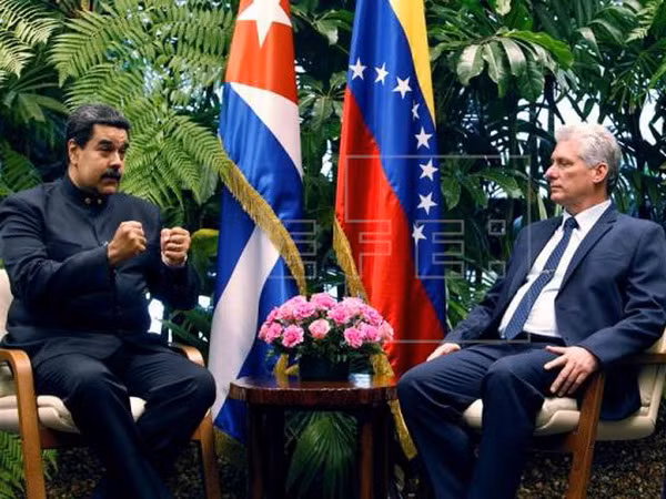 Venezuela và Cuba cam kết thúc đẩy quan hệ vì lợi ích nhân dân 2 nước ảnh 1