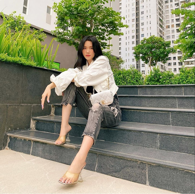 Street style khoe chân dài miên man của dàn mỹ nhân Việt ảnh 3