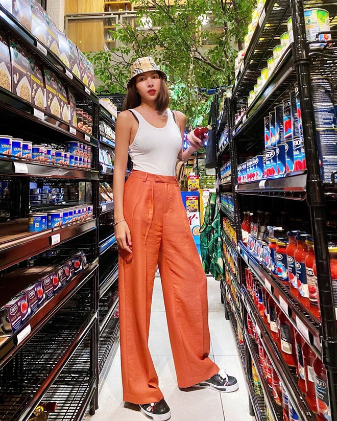 Street style khoe chân dài miên man của dàn mỹ nhân Việt ảnh 11