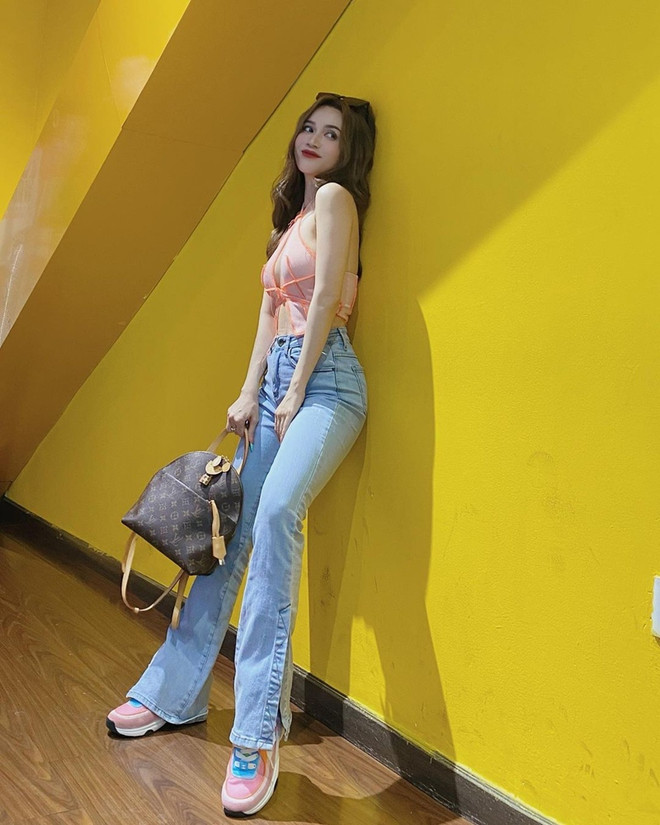 Hà Hồ, Thanh Hằng và dàn sao lăngxê đầm maxi cùng loạt xu hướng hè ảnh 14