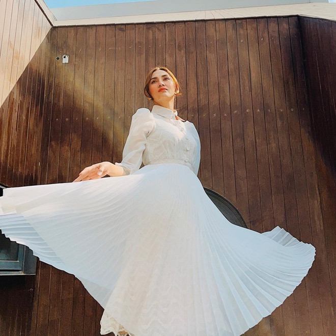 Hà Hồ, Thanh Hằng và dàn sao lăngxê đầm maxi cùng loạt xu hướng hè ảnh 6