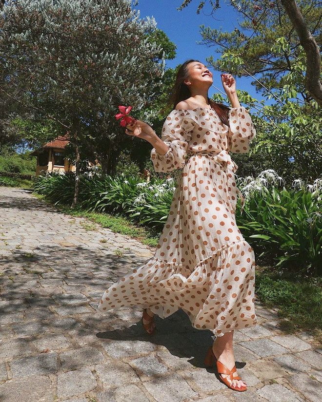 Hà Hồ, Thanh Hằng và dàn sao lăngxê đầm maxi cùng loạt xu hướng hè ảnh 2