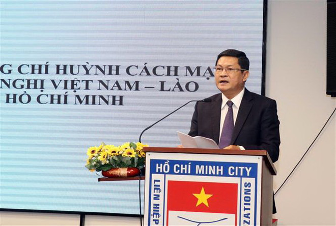 Ông Huỳnh Cách Mạng, Chủ tịch Hội hữu nghị Việt Nam-Lào Thành phố Hồ Chí Minh phát biểu tại buổi họp mặt. (Ảnh: Xuân Khu/TTXVN) Quan hệ hữu nghị truyền thống, tình đoàn kết đặc biệt Việt Nam-Lào ảnh 1