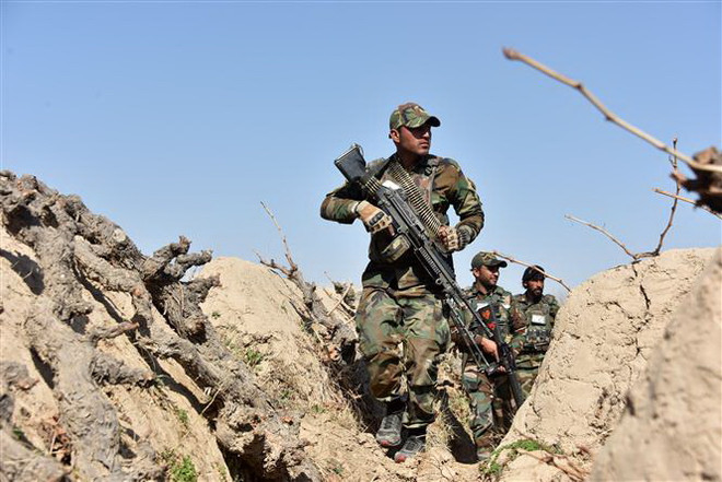 Lực lượng an ninh Afghanistan tham gia chiến dịch chống phiến quân Taliban tại huyện Zhari, tỉnh Kandahar. (Ảnh: THX/TTXVN) Nga ủng hộ Afghanistan lập chính phủ lâm thời có đại diện Taliban ảnh 1