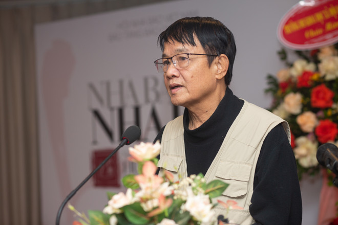 Nhà báo Huỳnh Dũng Nhân: Người có niềm đam mê với cây cọ vẽ ảnh 1