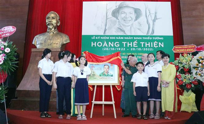 Ra mắt bộ tem bưu chính “Chiến sỹ cách mạng Hoàng Thế Thiện” ảnh 1