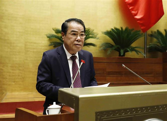 Trưởng Ban Dân nguyện thuộc Ủy ban Thường vụ Quốc hội Dương Thanh Bình trình bày Báo cáo kết quả giám sát việc giải quyết kiến nghị của cử tri gửi đến kỳ họp thứ 3, Quốc hội khóa XV. (Ảnh: An Đăng/TTXVN) Kỳ họp thứ 4: Hơn 98% kiến trị cử tri được giải quyết, trả lời ảnh 2