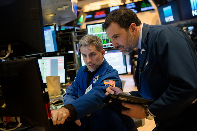Chứng khoán Mỹ và châu Âu chuyển động ngược chiều ảnh 1
