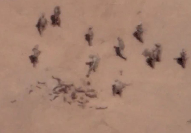 Quân đội Mali phát hiện mộ tập thể gần căn cứ cũ của Pháp ảnh 1