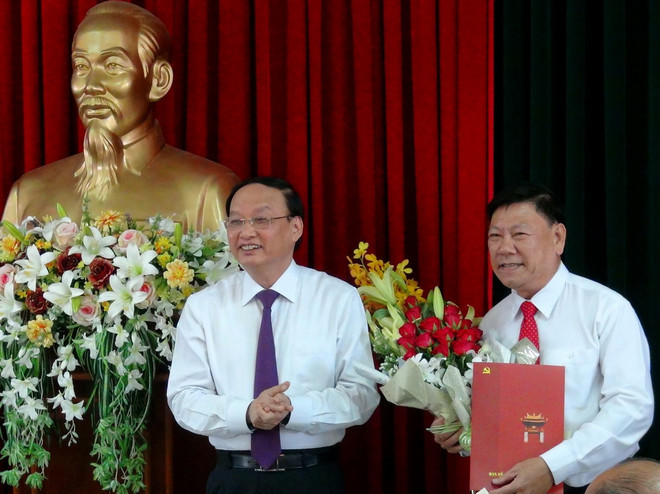 Trao Quyết định của Bộ Chính trị về nhân sự tỉnh Vĩnh Long ảnh 2