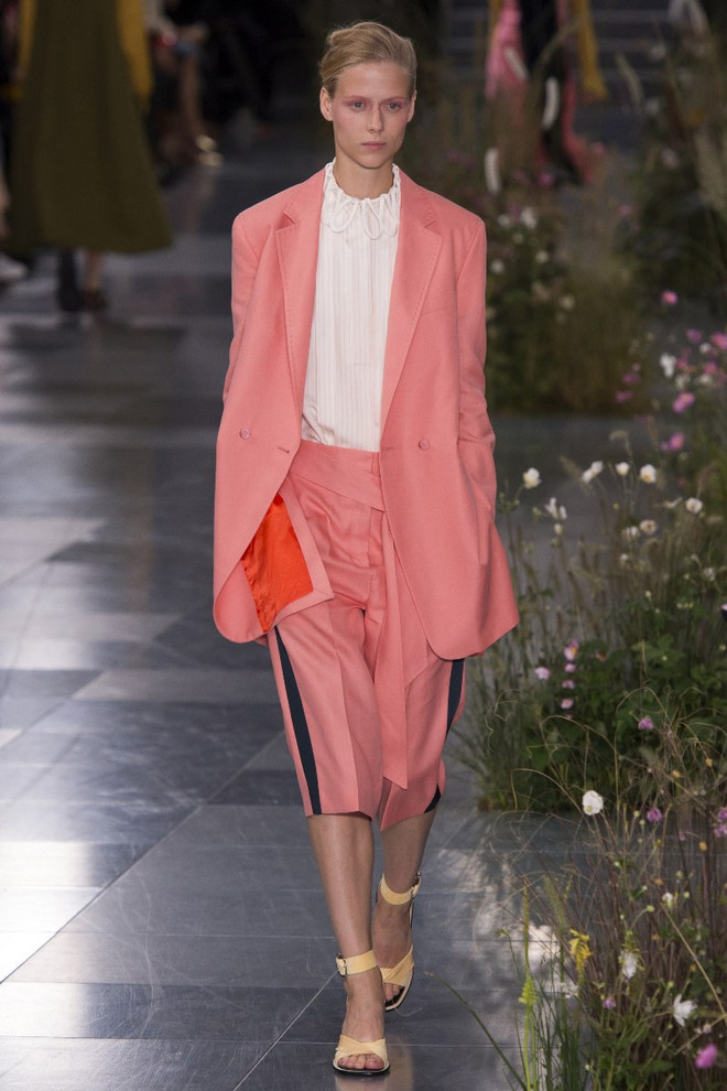 “50 sắc thái” hồng chiếm lĩnh sàn diễn mùa mốt Xuân Hè 2017 ảnh 6