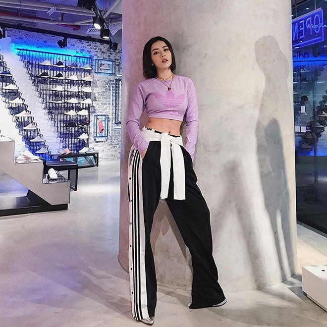 Được hàng loạt sao nữ lăngxê, crop-top thống trị xu hướng đầu Thu ảnh 8