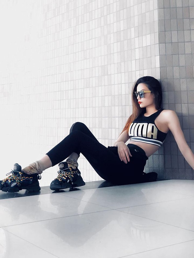 Được hàng loạt sao nữ lăngxê, crop-top thống trị xu hướng đầu Thu ảnh 1