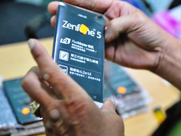 Hà Nội: Xe khách chở lậu 60 smartphone vào miền Nam tiêu thụ ảnh 2