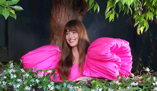 Mỹ nhân "50 sắc thái" ngọt ngào với tuyệt phẩm đầm hồng của Công Trí ảnh 3