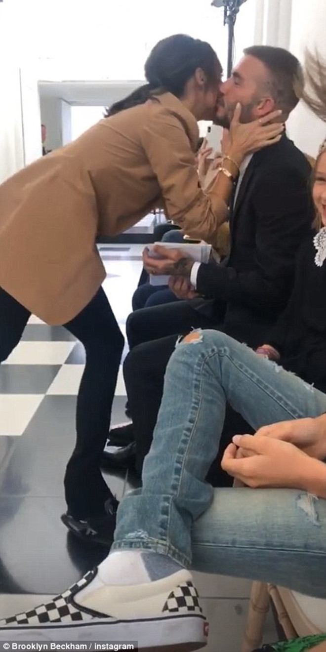 Đại gia đình Beckham trở thành tâm điểm tại Tuần lễ thời trang London ảnh 3
