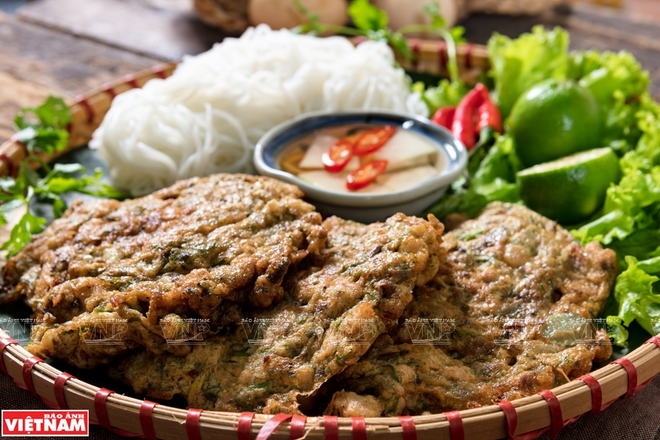 Chả rươi - món ăn không thể bỏ qua khi đến du lịch Hà Nội ảnh 1