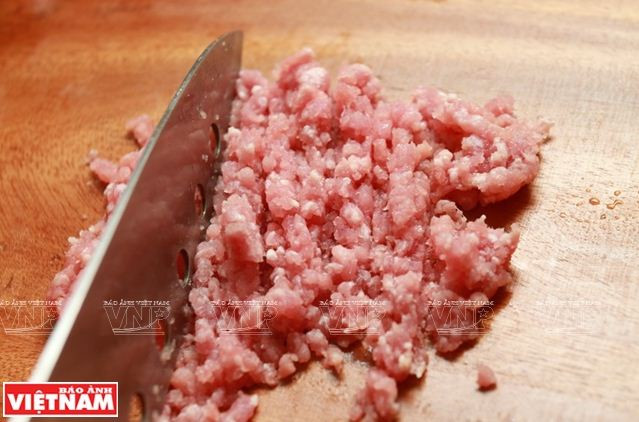 Ai từng nếm qua đều nhớ mãi hương vị chả bò cây sả ảnh 2