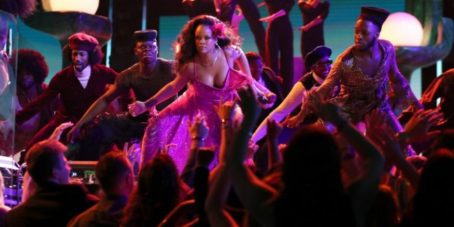 Bỏ qua thảm đỏ, Rihanna vẫn nổi bật tuyệt đối tại Grammy 2018 ảnh 4
