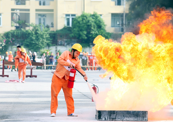(Ảnh: Doãn Đức/Vietnam+) Hội thao nghiệp vụ chữa cháy và cứu nạn, cứu hộ quận Ba Đình ảnh 3