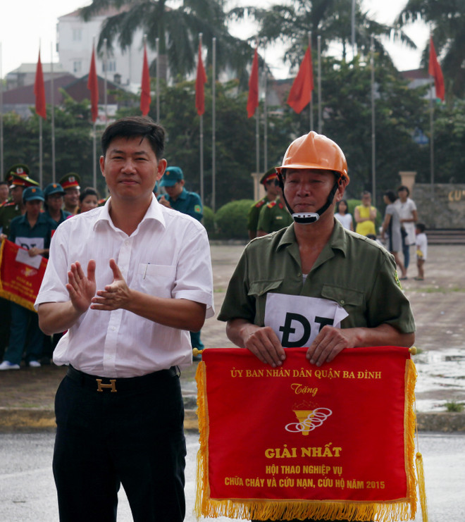 Phường Kim Mã đã giành giải nhất của hội thao (Ảnh: Doãn Đức/Vietnam+) Hội thao nghiệp vụ chữa cháy và cứu nạn, cứu hộ quận Ba Đình ảnh 8