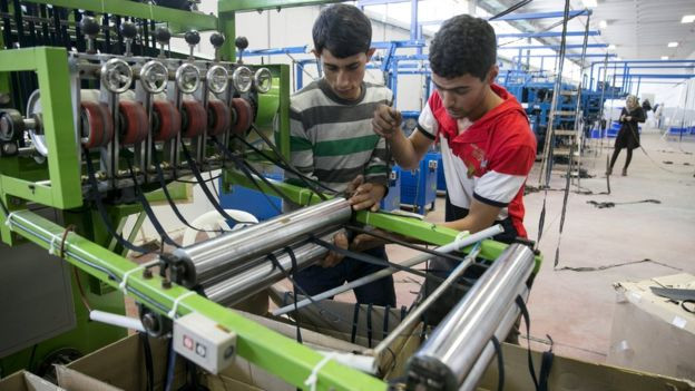 Israel cấm lao động Palestine tại các khu định cư ở Bờ Tây ảnh 1