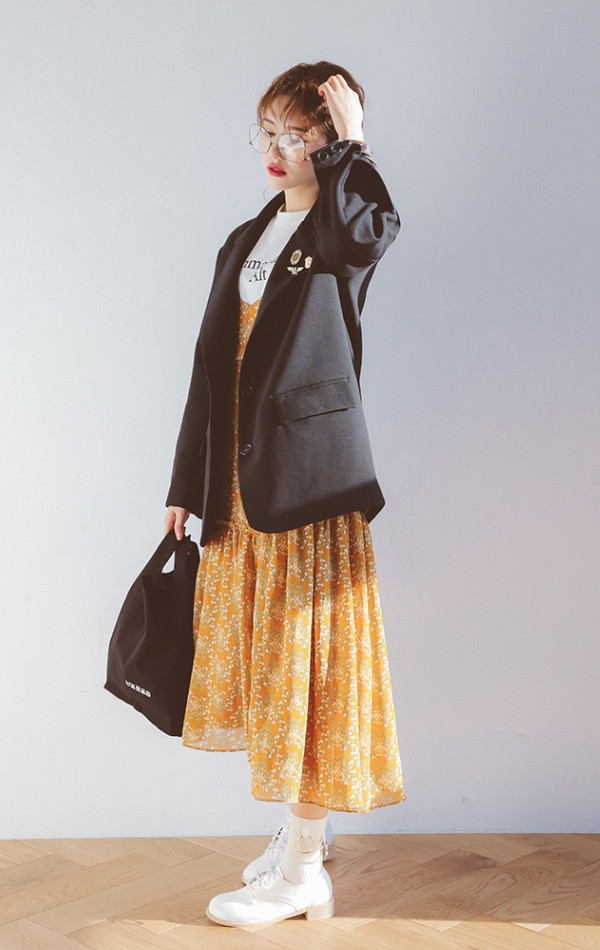 Diện áo thun "biết nói" điệu đà như quý cô Hàn Quốc ảnh 14