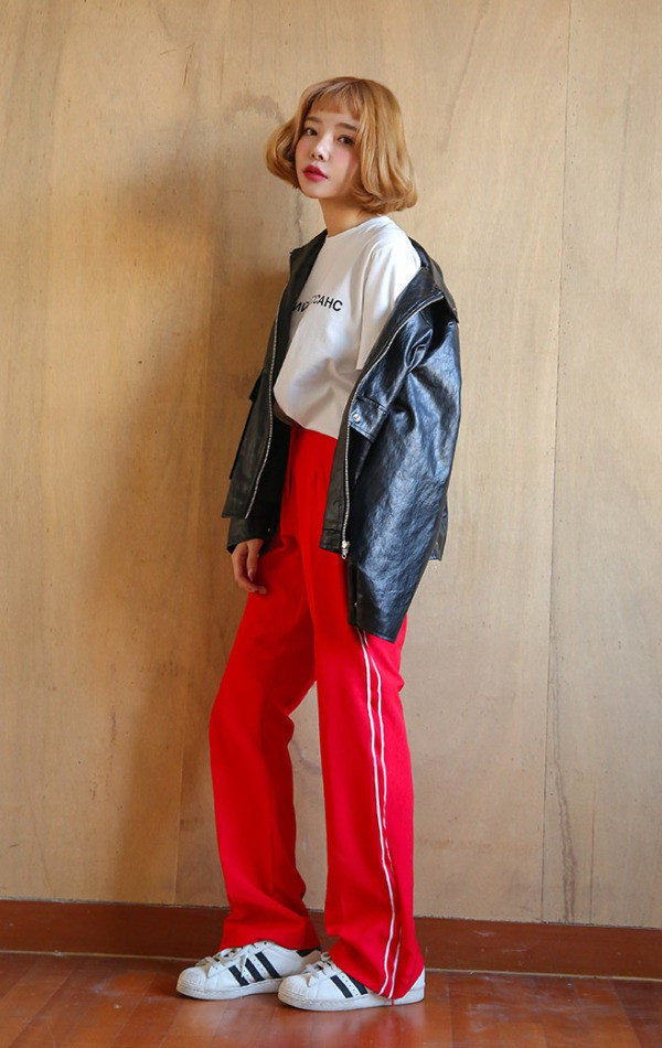 Diện áo thun "biết nói" điệu đà như quý cô Hàn Quốc ảnh 12