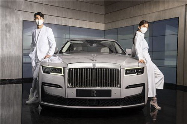 Rolls-Royce lần đầu tiên ra mắt mẫu New Ghost tại châu Á ảnh 1