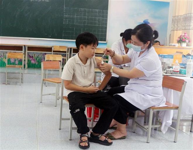 Sẽ sớm có vaccine sởi, bạch hầu, ho gà, uốn ván miễn phí cho trẻ ảnh 1