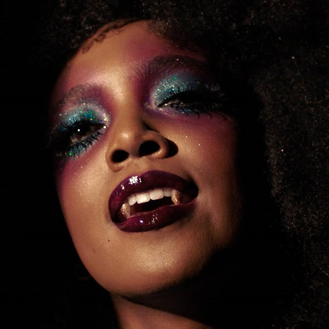 Chỉ với nhũ màu lấp lánh, bạn sẽ có diện mạo ấn tượng dịp Halloween ảnh 2