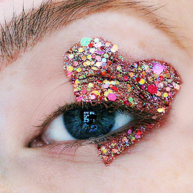 Chỉ với nhũ màu lấp lánh, bạn sẽ có diện mạo ấn tượng dịp Halloween ảnh 3