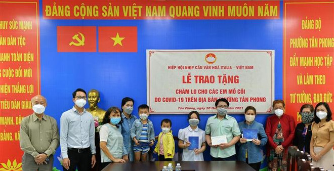 Kiều bào tại Italy, Cyprus chung tay đùm bọc trẻ mồ côi do COVID-19 ảnh 2